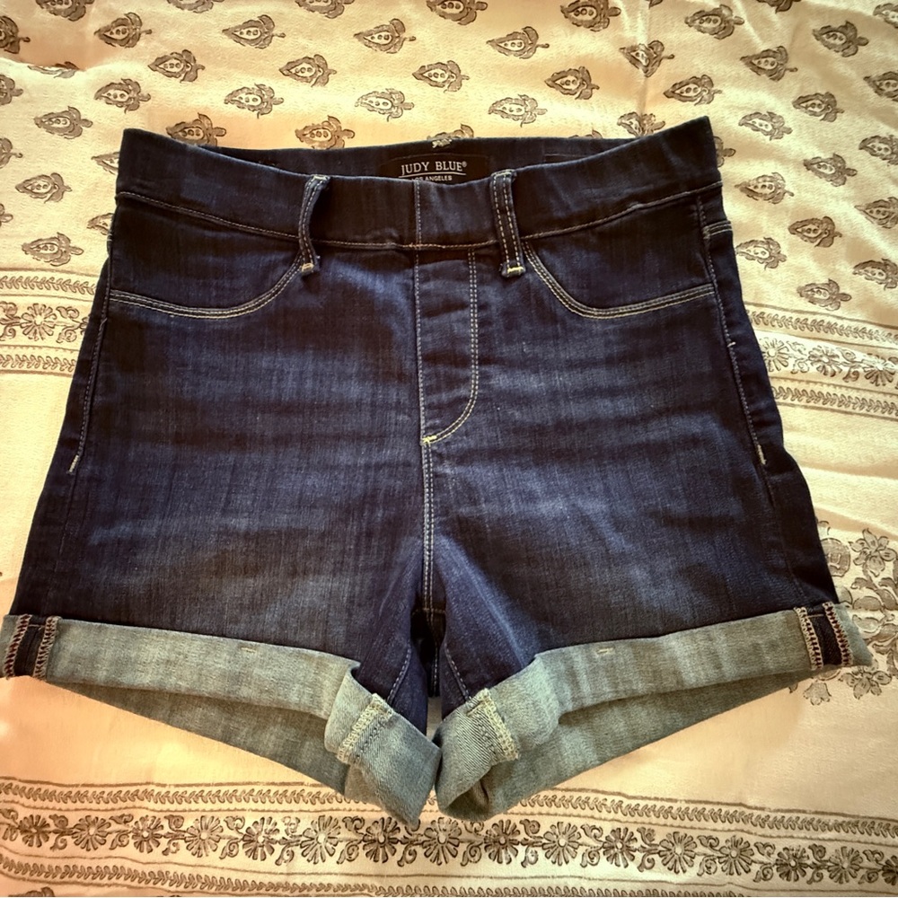 Judy blue pull on denim shorts